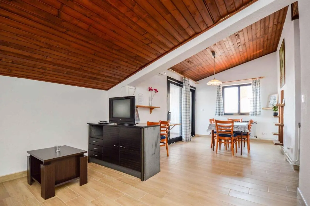Apartment In Pula/Istrien 11443 Veruda
