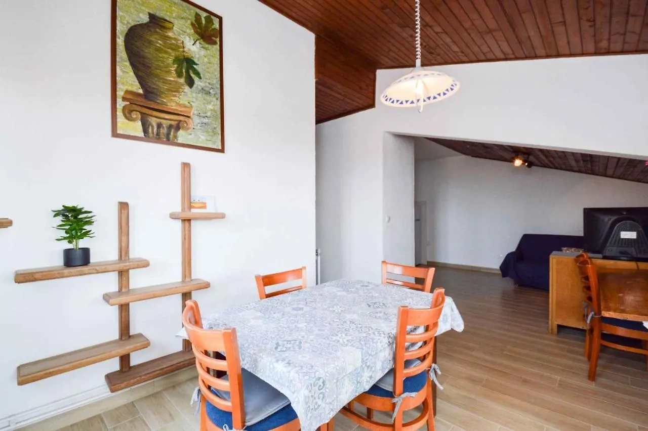 Apartment In Pula/Istrien 11443